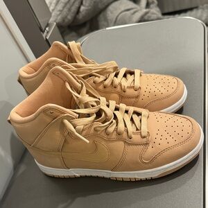 Nike Women’s dunk size 6.5